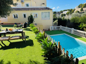 Spacious chalet on golf course, Altea